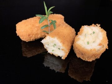 GROßE KROKETTE MIT KABELJAU
