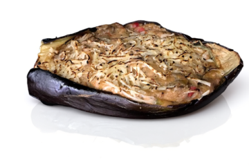 AUBERGINES FARCIES À LA VIANDE AVEC UNE SAUCE BECHAMÉL ET FROMAGE