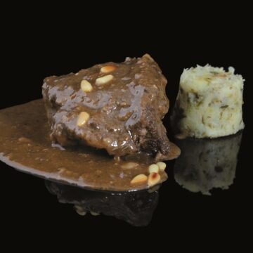 Carrillera de ternera con salsa al vino tinto