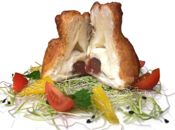 HOJALDRE DE QUESO DE CABRA CON CONFITURA DE TOMATE