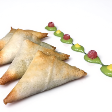 DREIECKIGE TEIGTASCHE MIT FOIE UND QUITTE