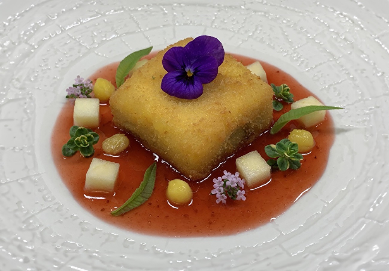 Gebratene Milch mit roter Fruchtsauce - EXQUISITARIUM