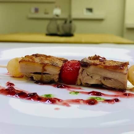 exquisitarium-brocheta-de-placa-de-cochinillo