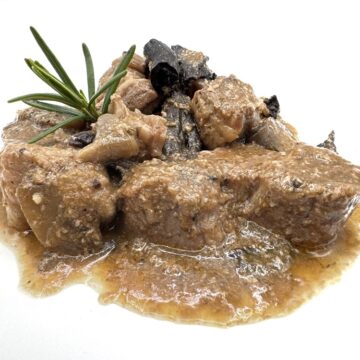 BEEF STEW WITH MUSHROOMS -